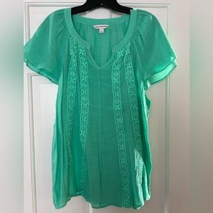 Green flowy blouse with lace detail and flutter sleeves XL
